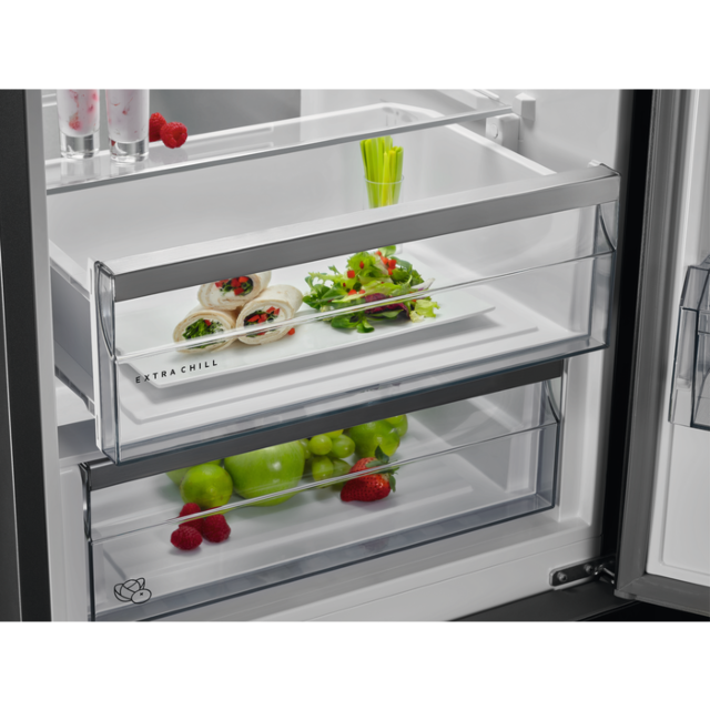 AEG RCB632E3MW 59.5cm 60/40  Fridge Freezer - White