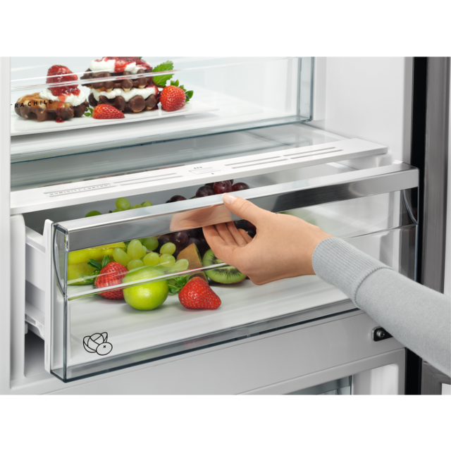 AEG RCB632E3MW 59.5cm 60/40  Fridge Freezer - White